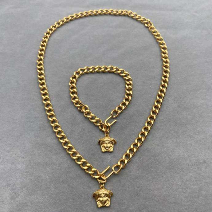 Picture of Versace Sets _SKUVersacesuits12cly2017233